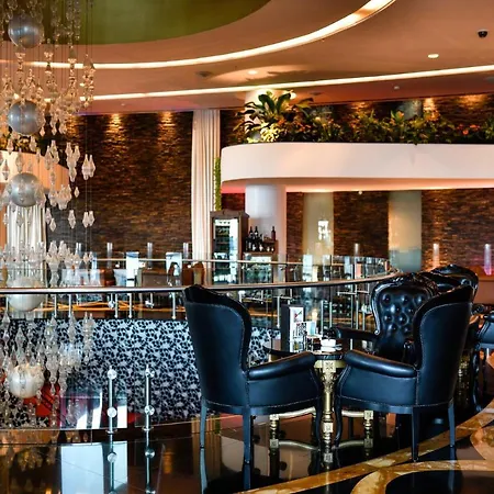 Splendid Conference & Hotel 5*